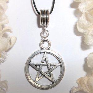 Silver Pentagram Necklace Unisex Jewelry Fashion Accessory Star Circle NWT C342